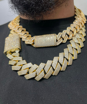 Beautifull white gold bonded necklace