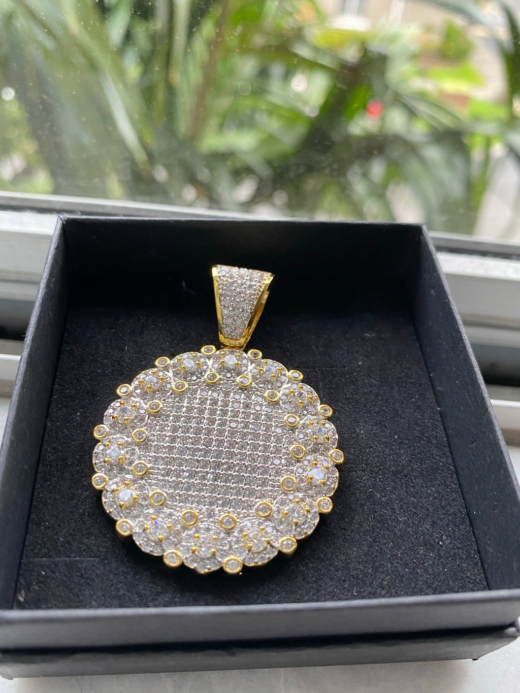 Diamond pendant with free rope necklace