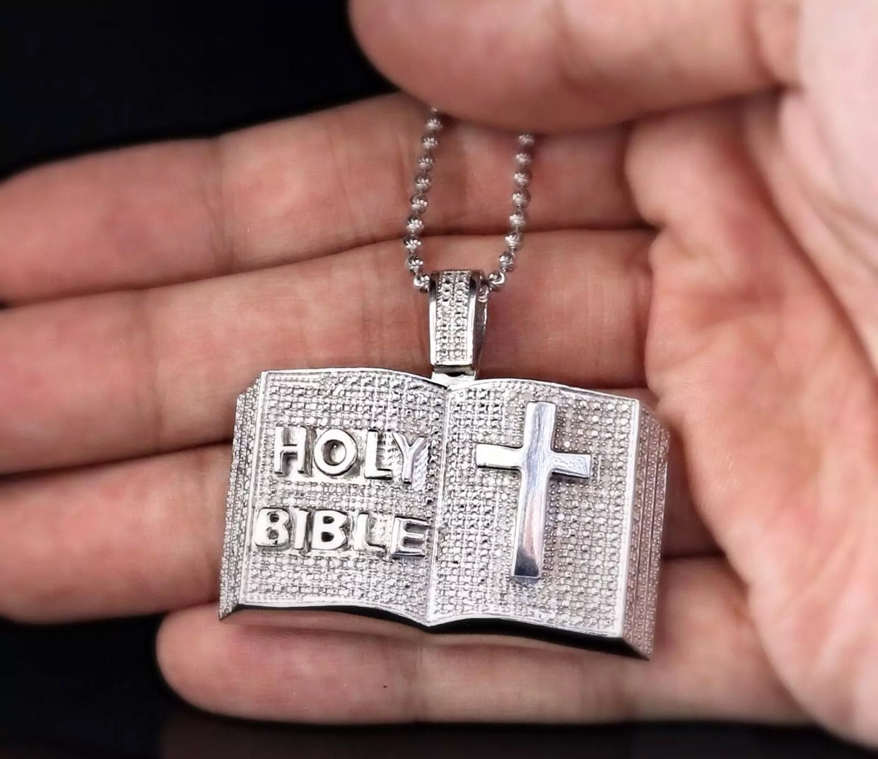 Holy Bible + chain – JP305